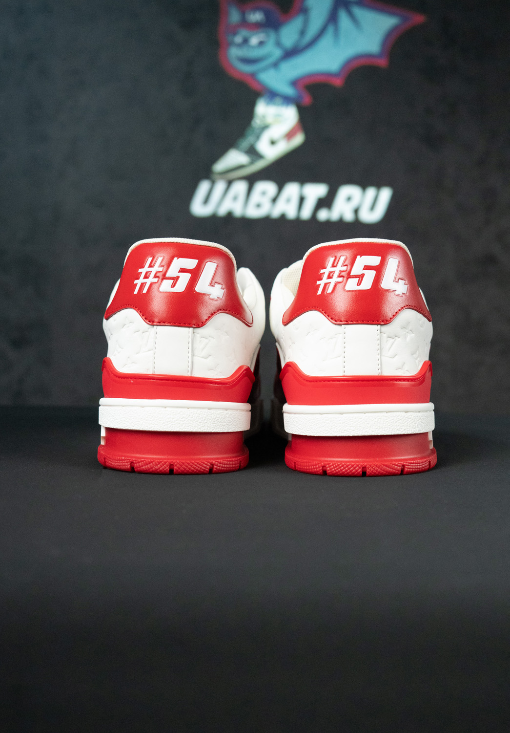 l0*is V*t0n trainer #54 signature red white