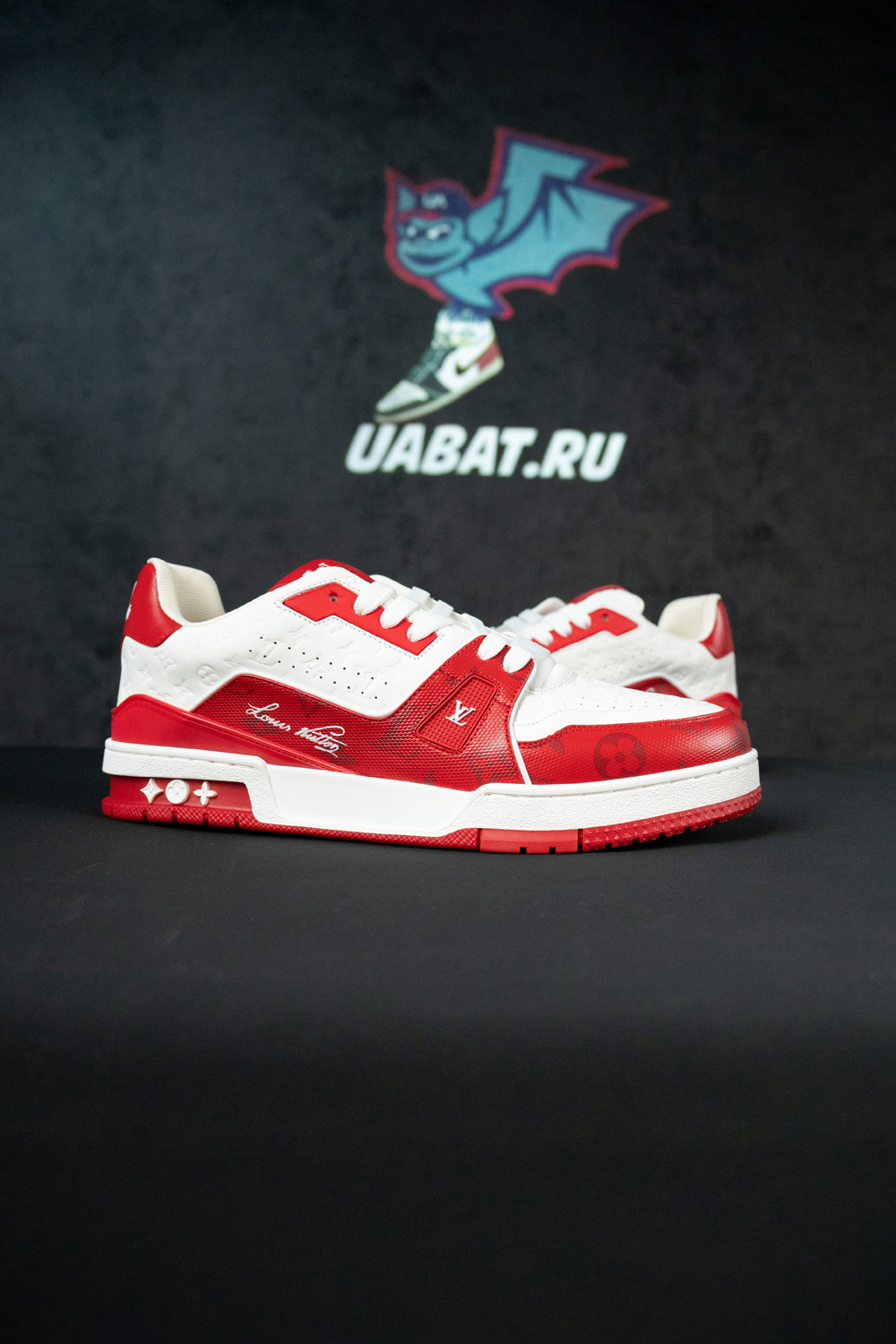 l0*is V*t0n trainer #54 signature red white