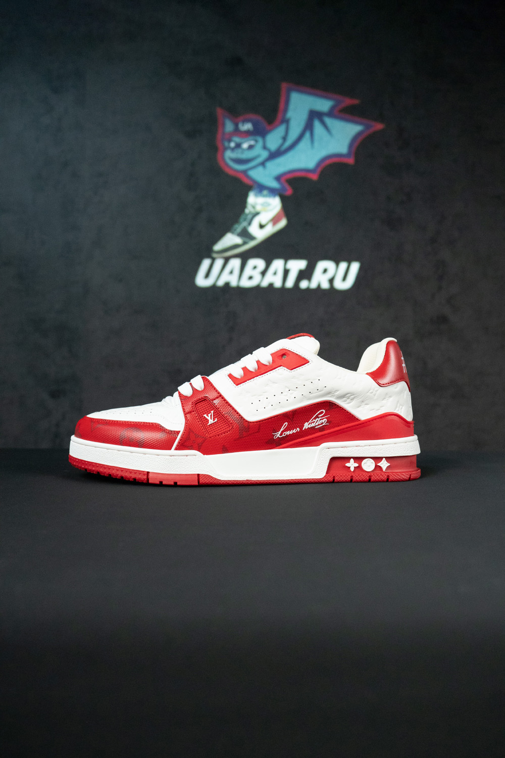 l0*is V*t0n trainer #54 signature red white