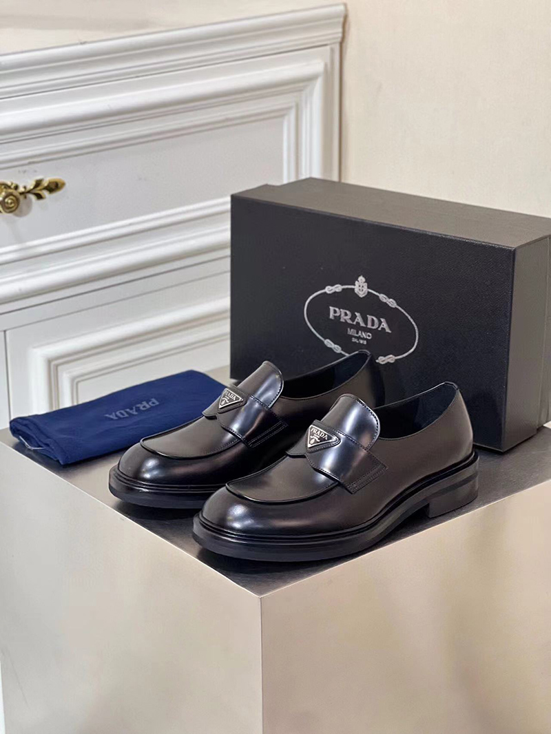 Pra*a leather loafers