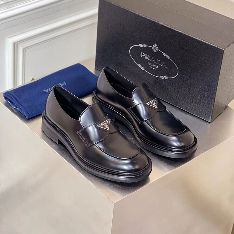 Pra*a leather loafers
