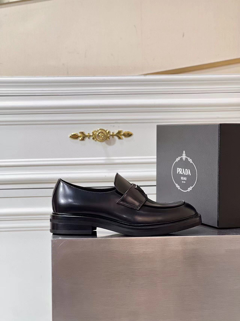 Pra*a leather loafers