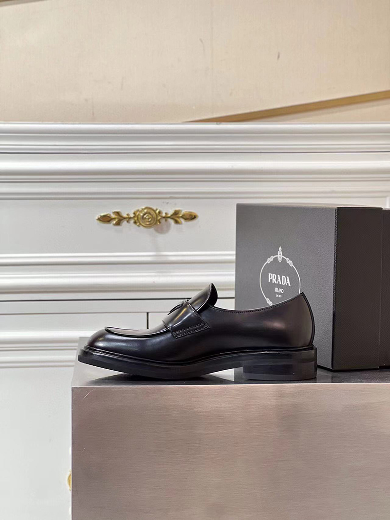 Pra*a leather loafers