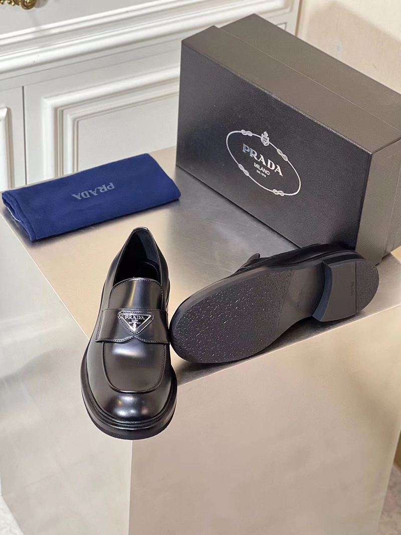 Pra*a leather loafers