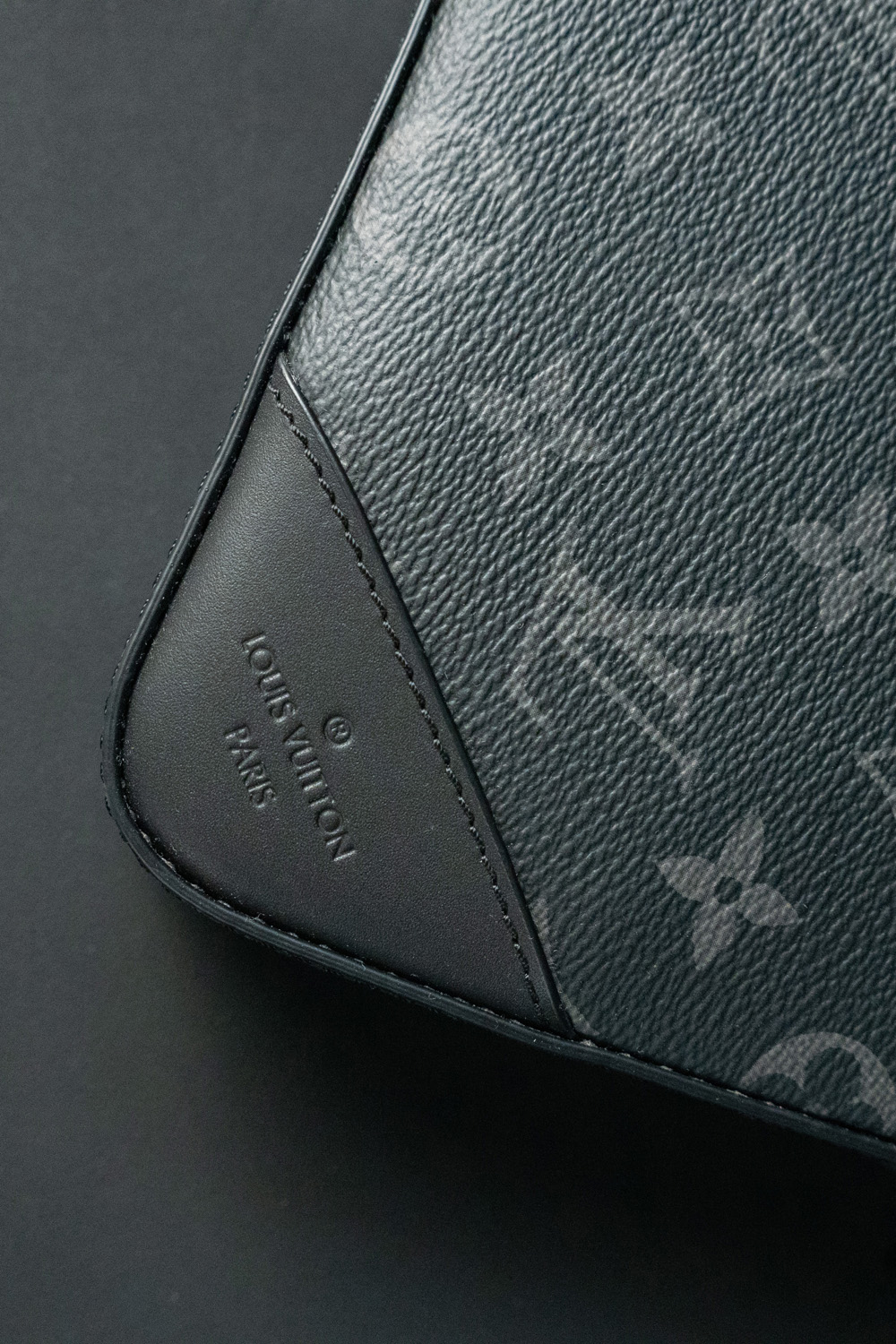 l0*is V*t0n bags m69443 25*18.5*7cm