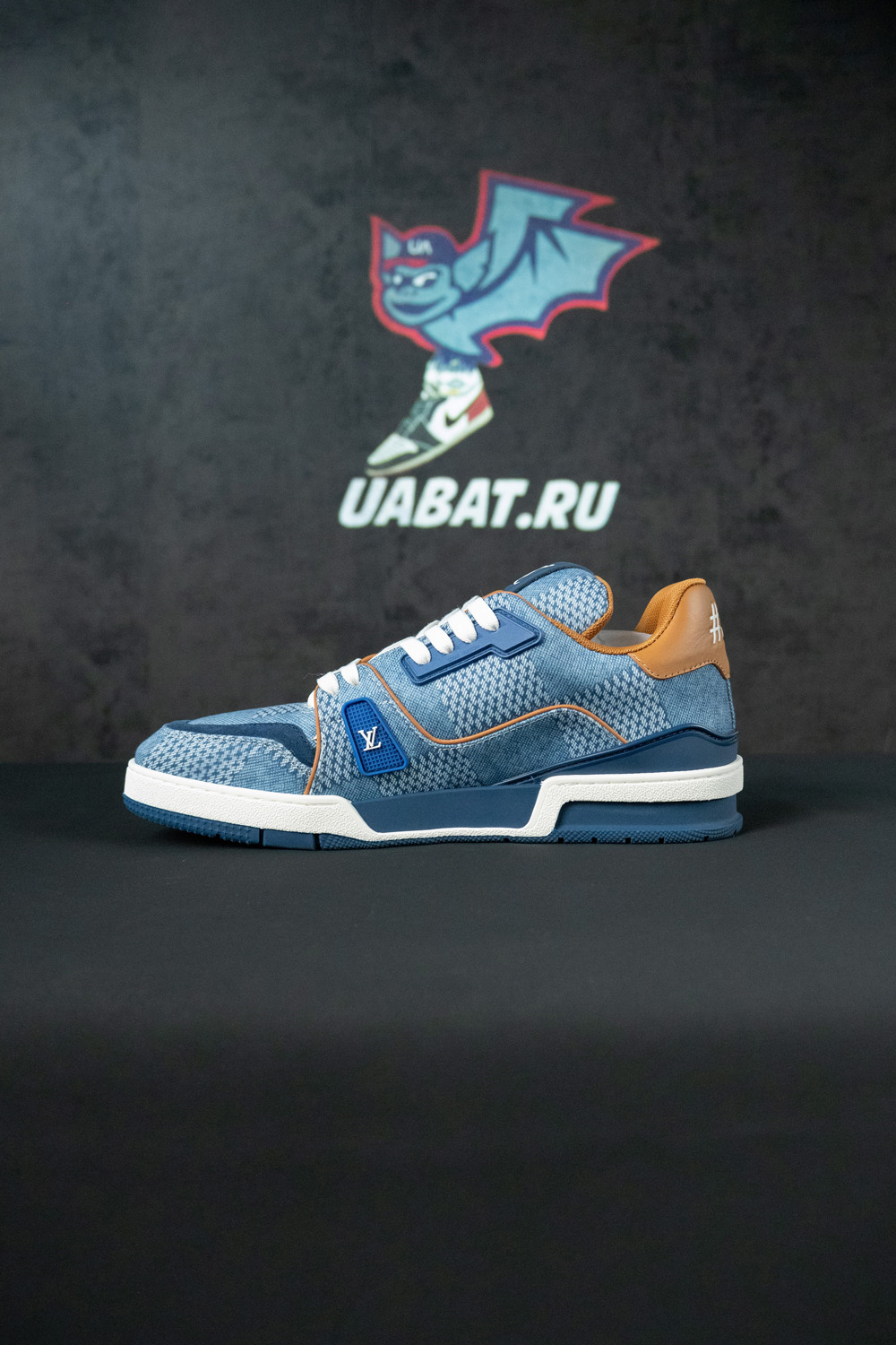 l0*is V*t0n trainer sneaker