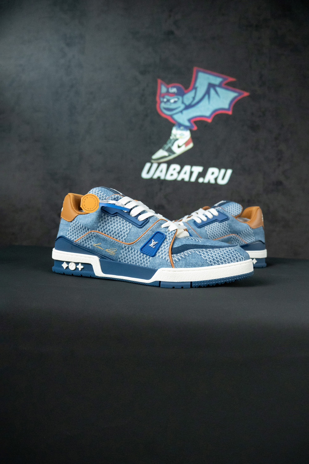 l0*is V*t0n trainer sneaker