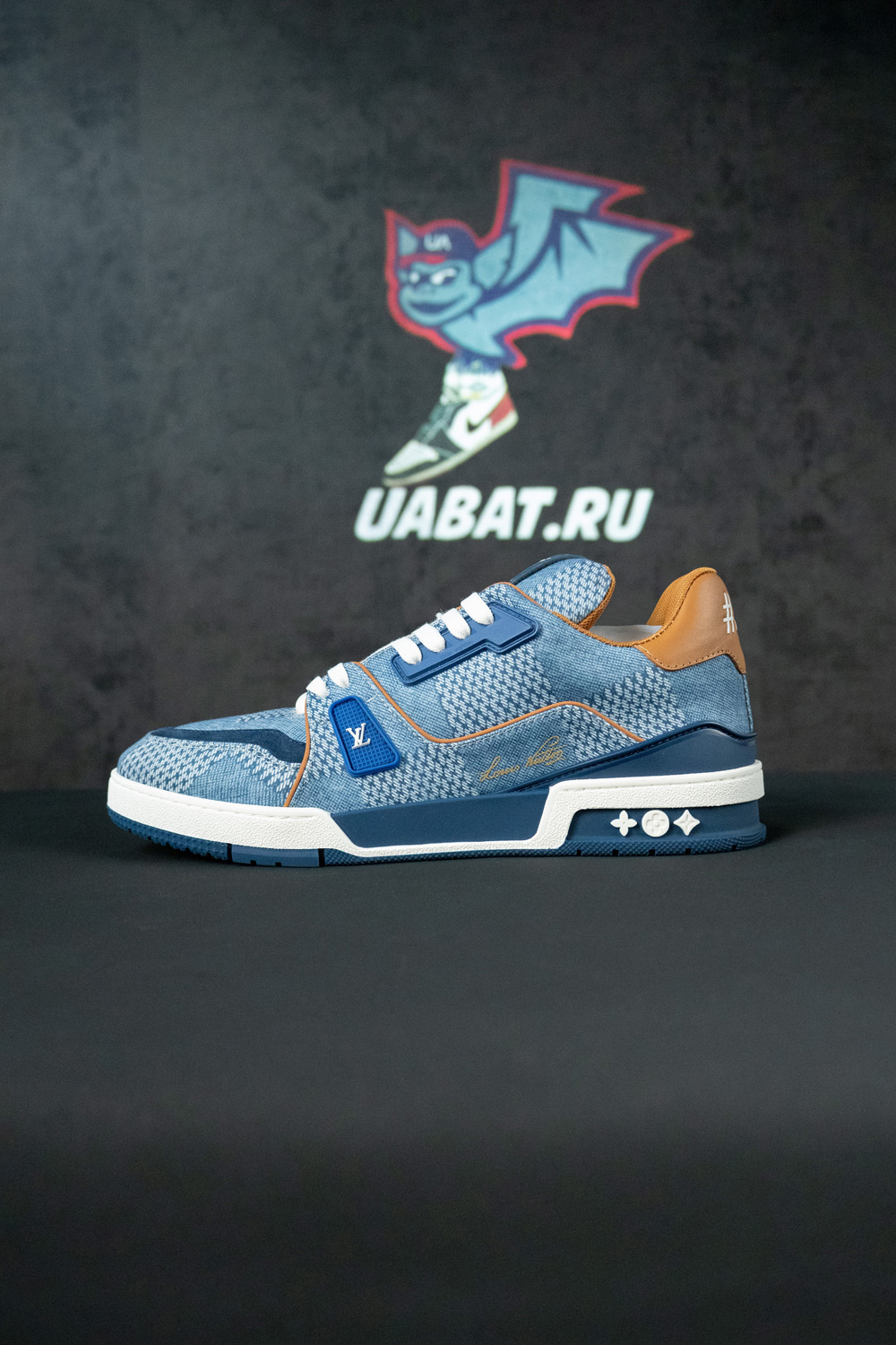 l0*is V*t0n trainer sneaker