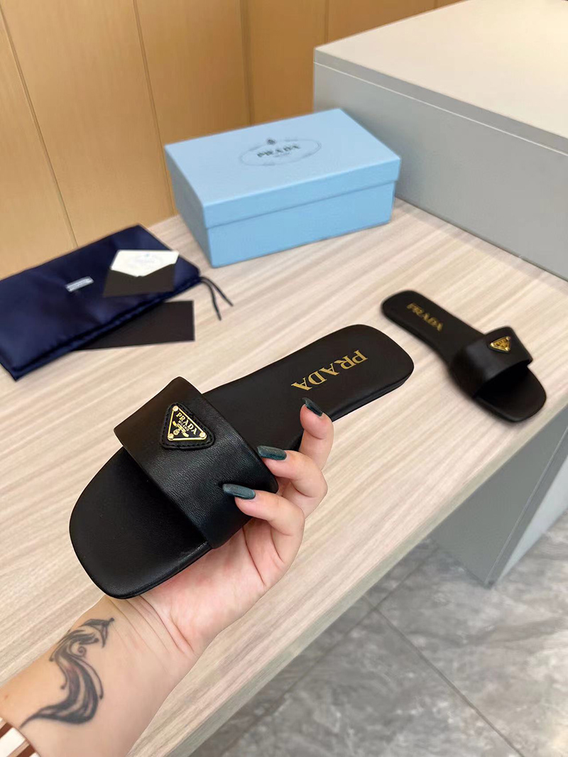 Pra*a leather slides