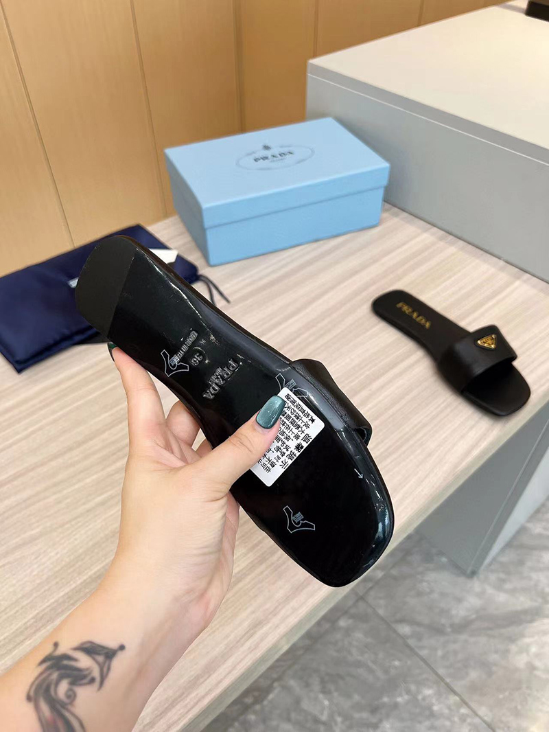 Pra*a leather slides