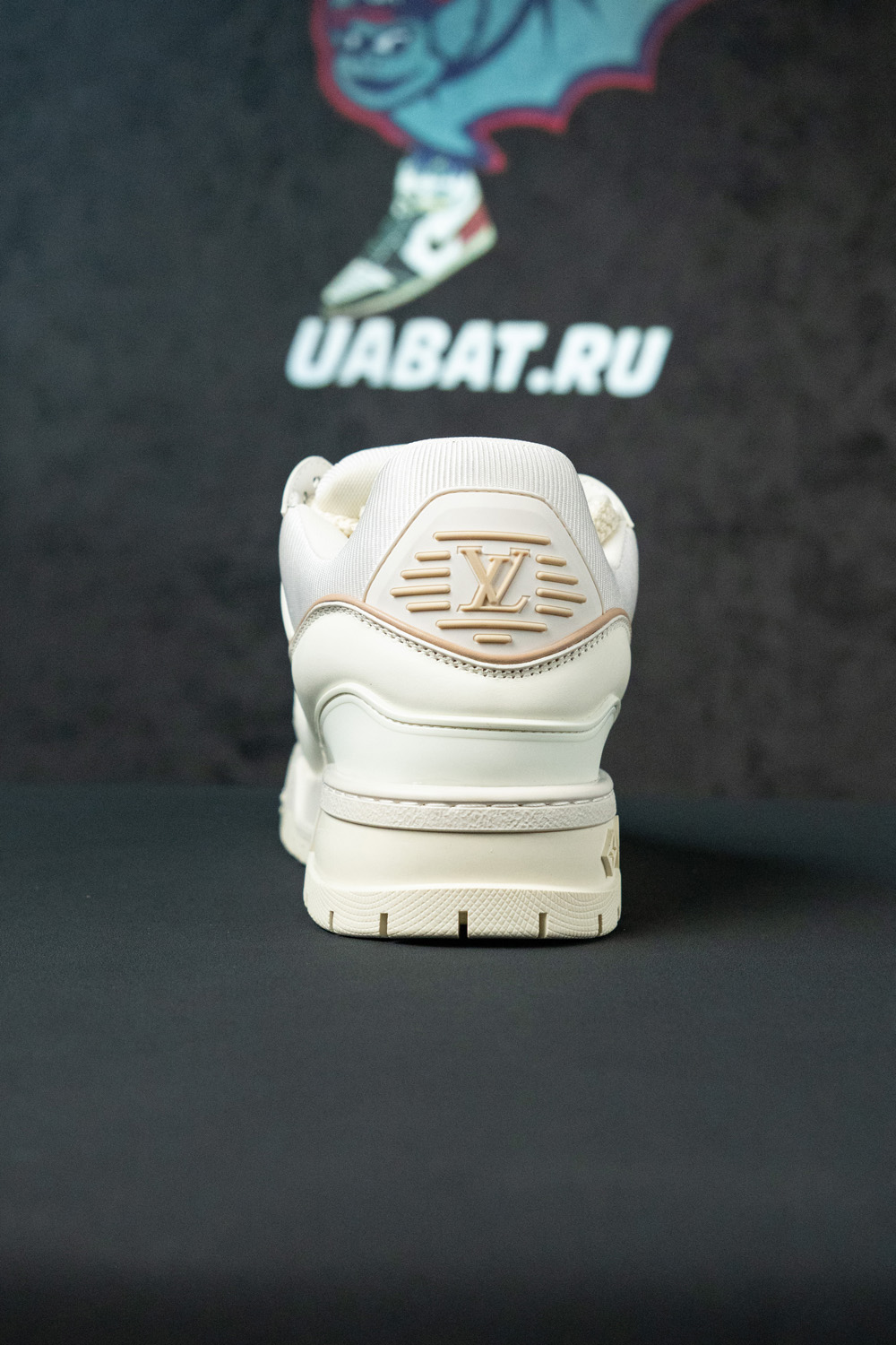 l0*is V*t0n trainer maxi white 1ab8ri