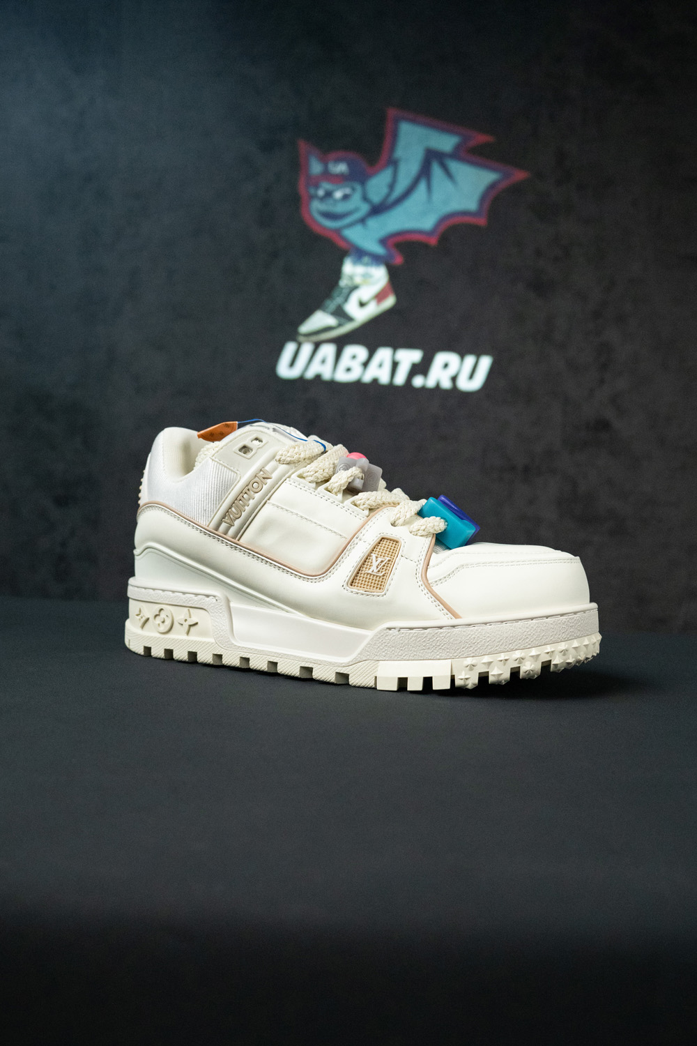 l0*is V*t0n trainer maxi white 1ab8ri