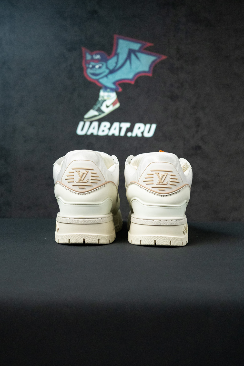 l0*is V*t0n trainer maxi white 1ab8ri