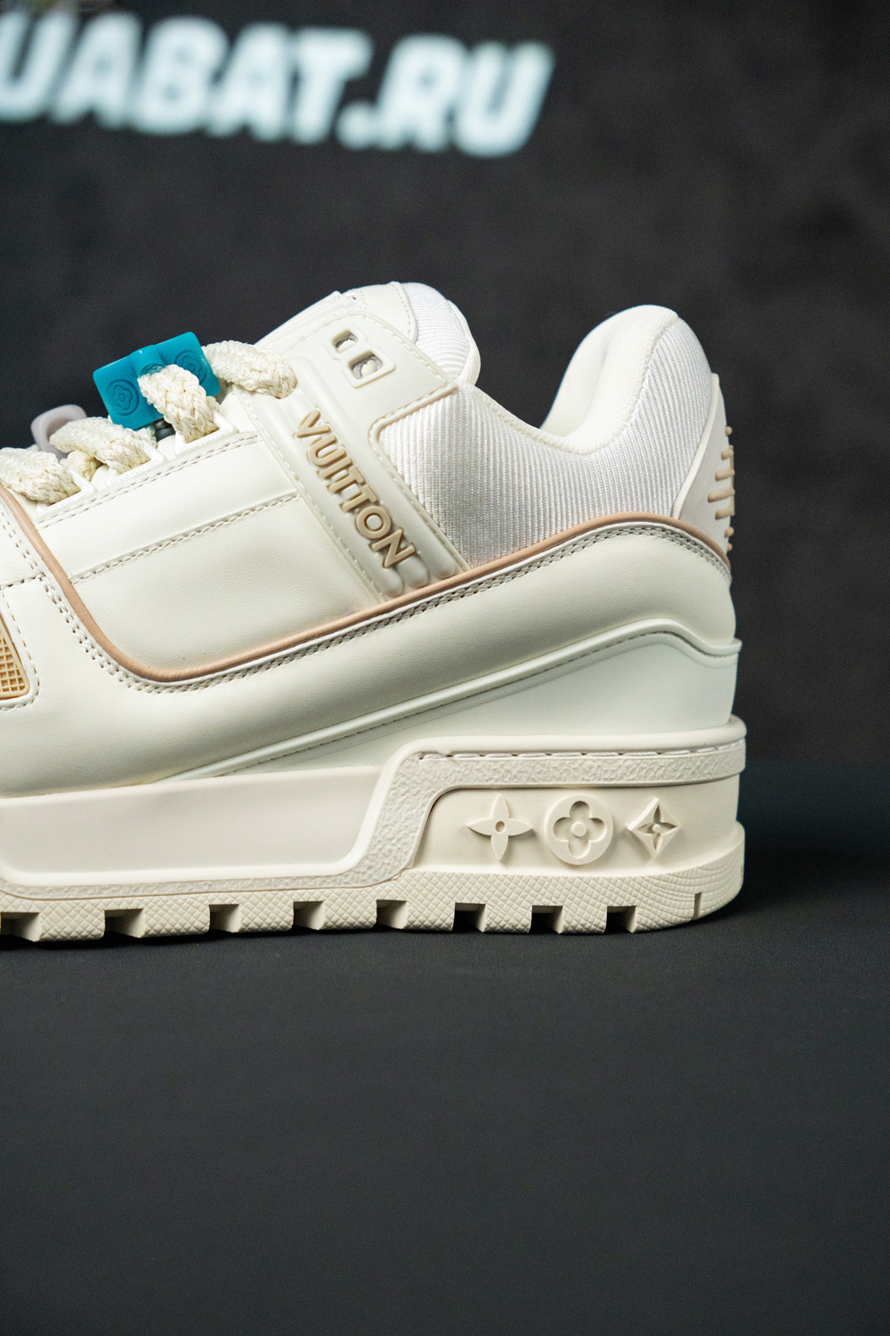 l0*is V*t0n trainer maxi white 1ab8ri