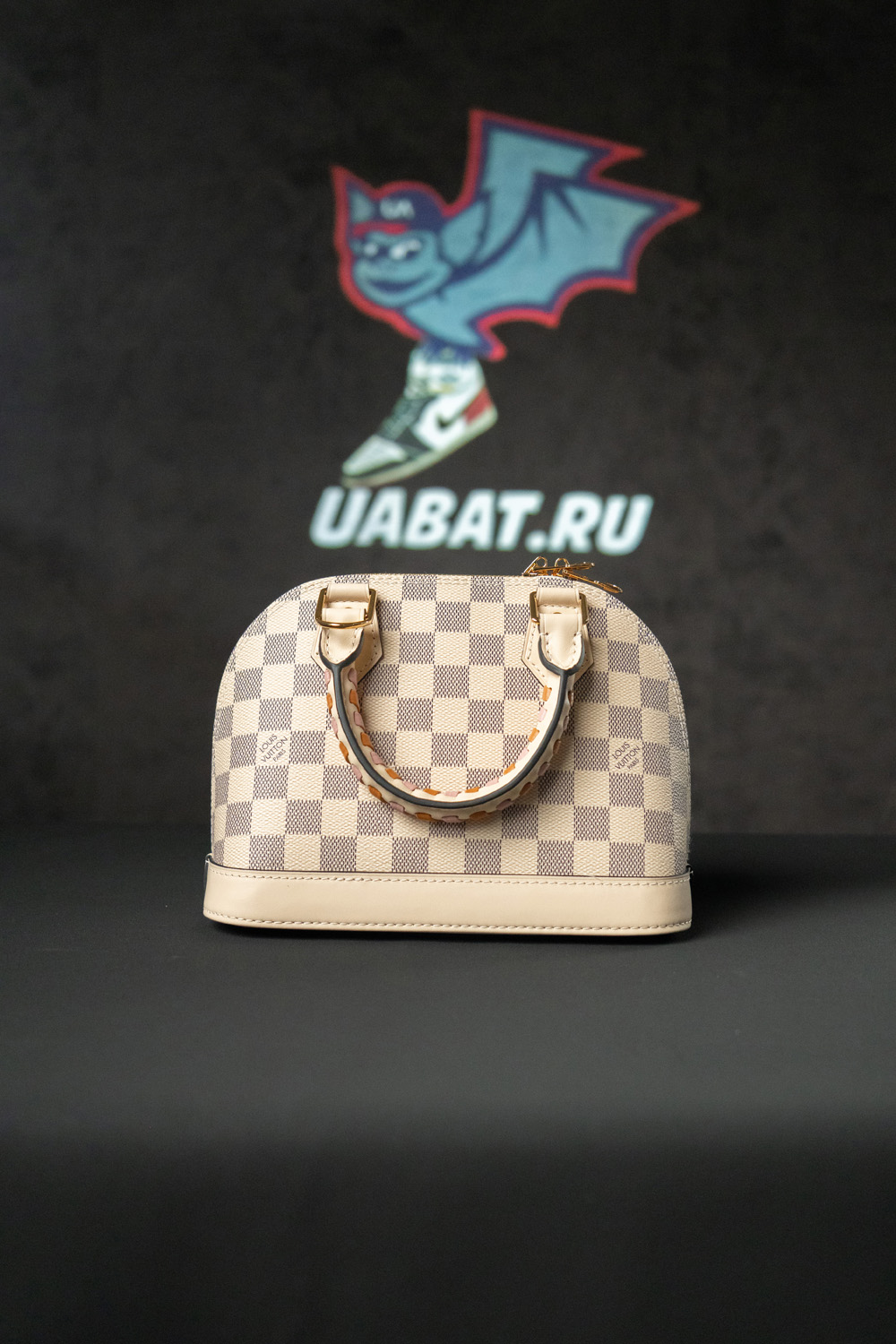 l0*is V*t0n bags n41221 23.5*17.5*11.5cm