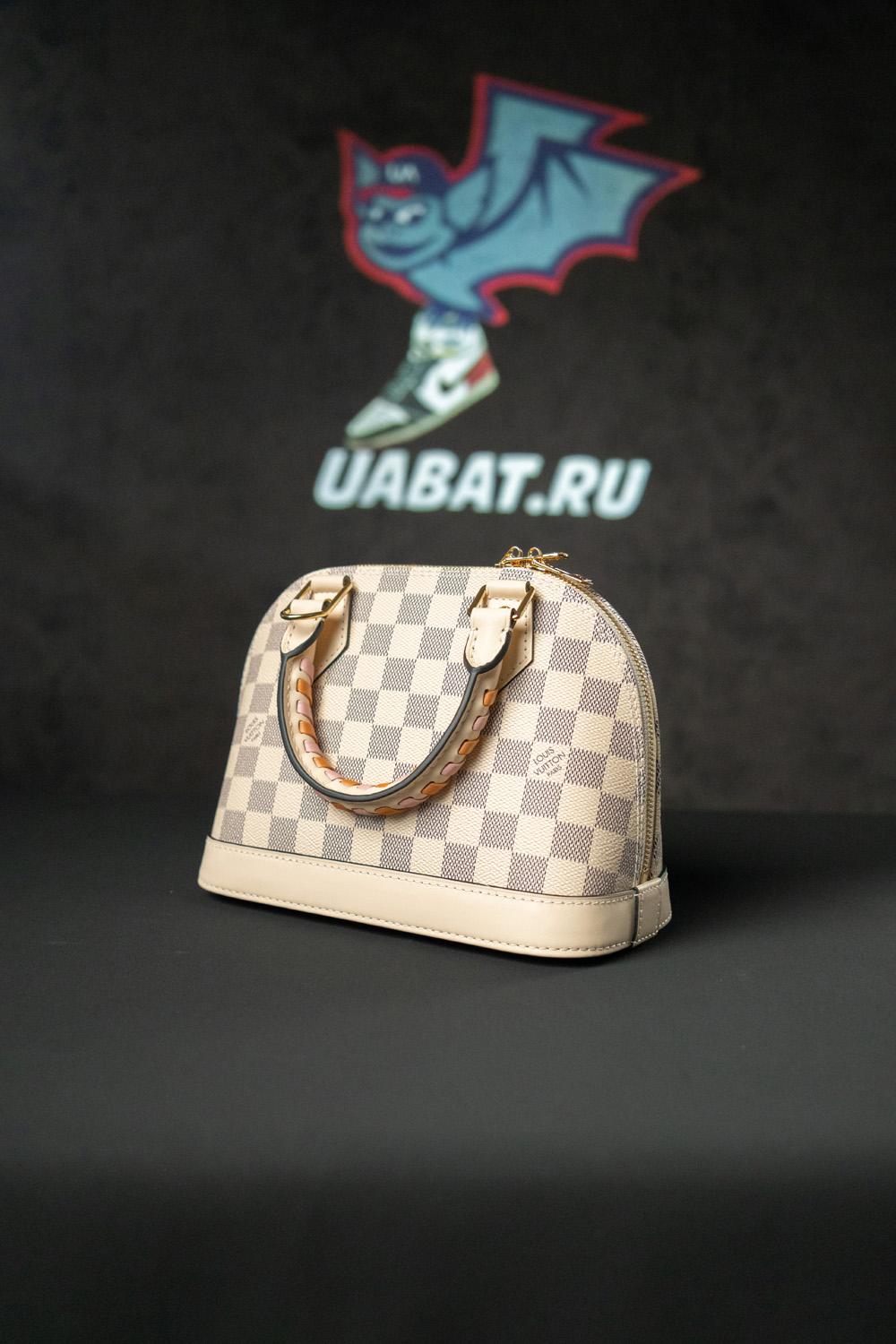 l0*is V*t0n bags n41221 23.5*17.5*11.5cm