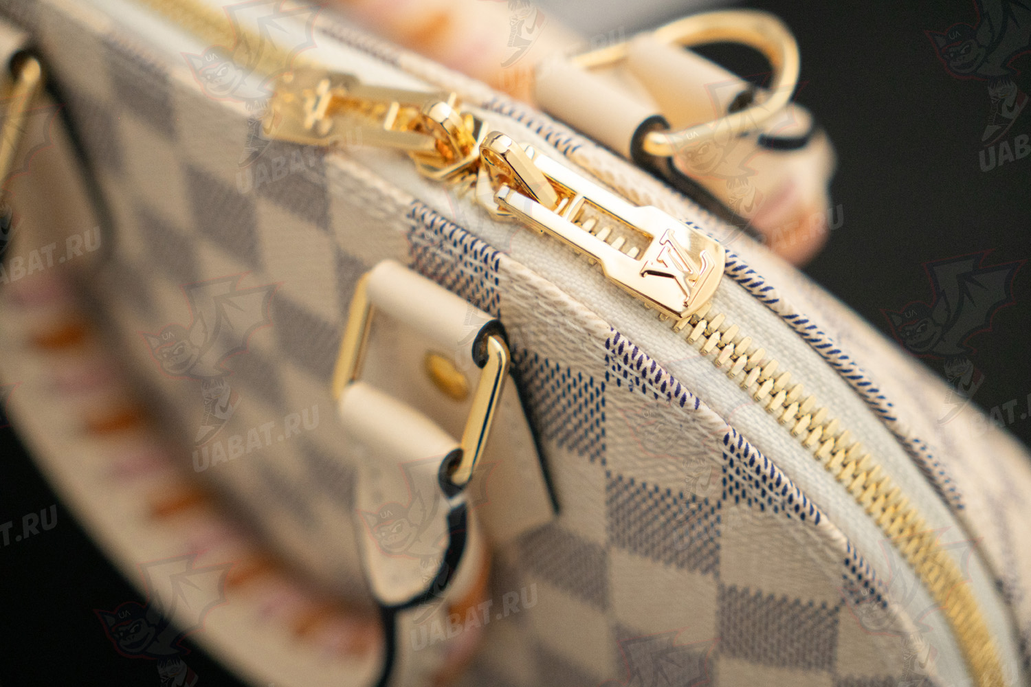 l0*is V*t0n bags n41221 23.5*17.5*11.5cm