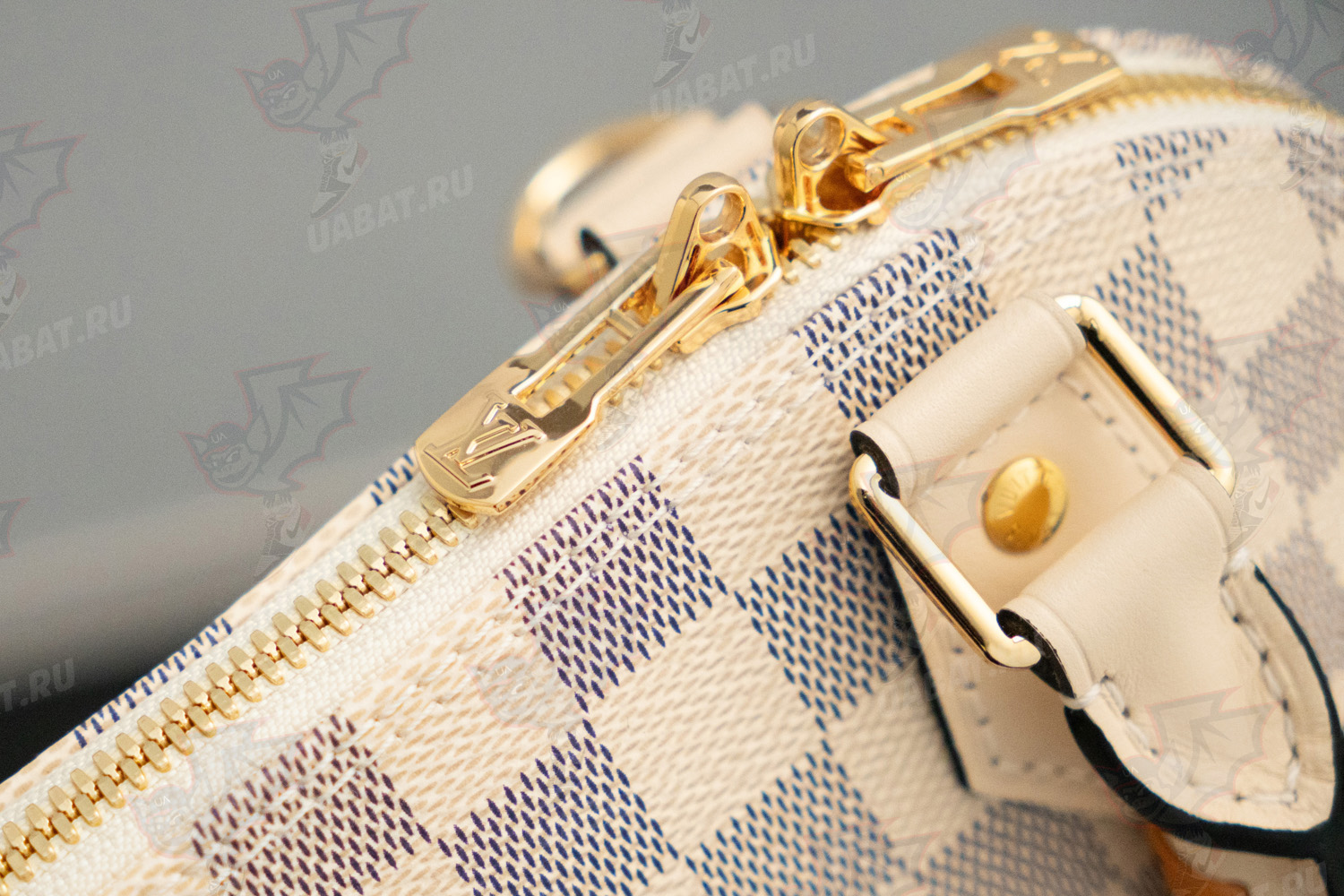 l0*is V*t0n bags n41221 23.5*17.5*11.5cm