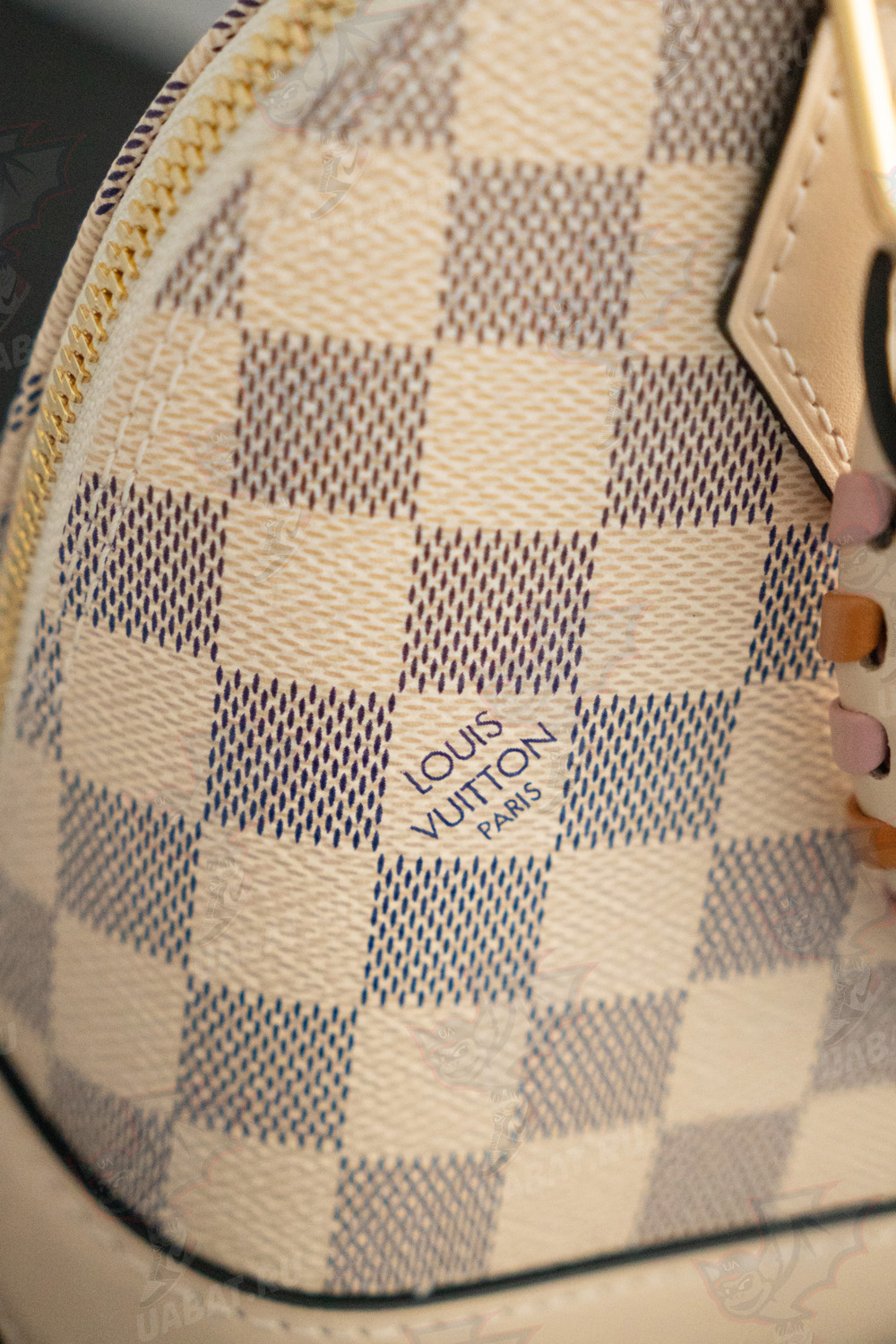 l0*is V*t0n bags n41221 23.5*17.5*11.5cm