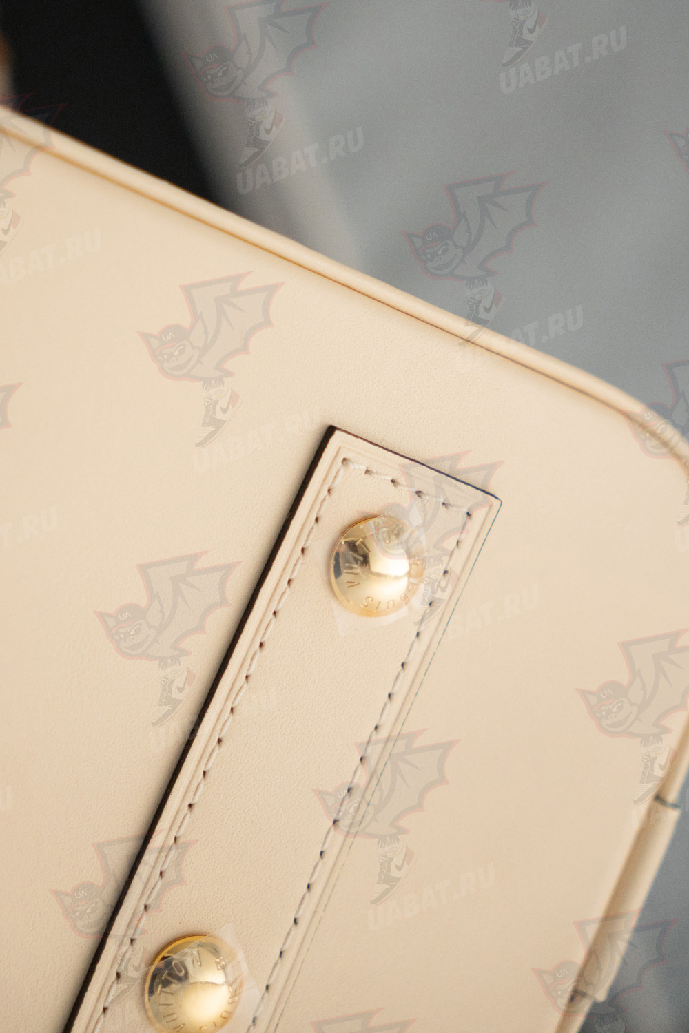 l0*is V*t0n bags n41221 23.5*17.5*11.5cm