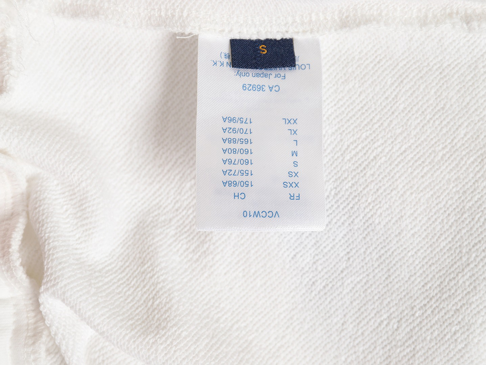 l0*is V*t0n 24ss rendered monogram print shorts