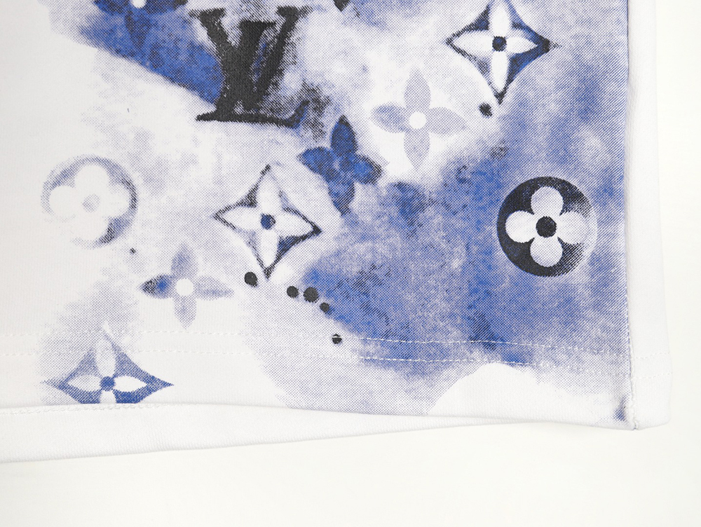 l0*is V*t0n 24ss rendered monogram print shorts