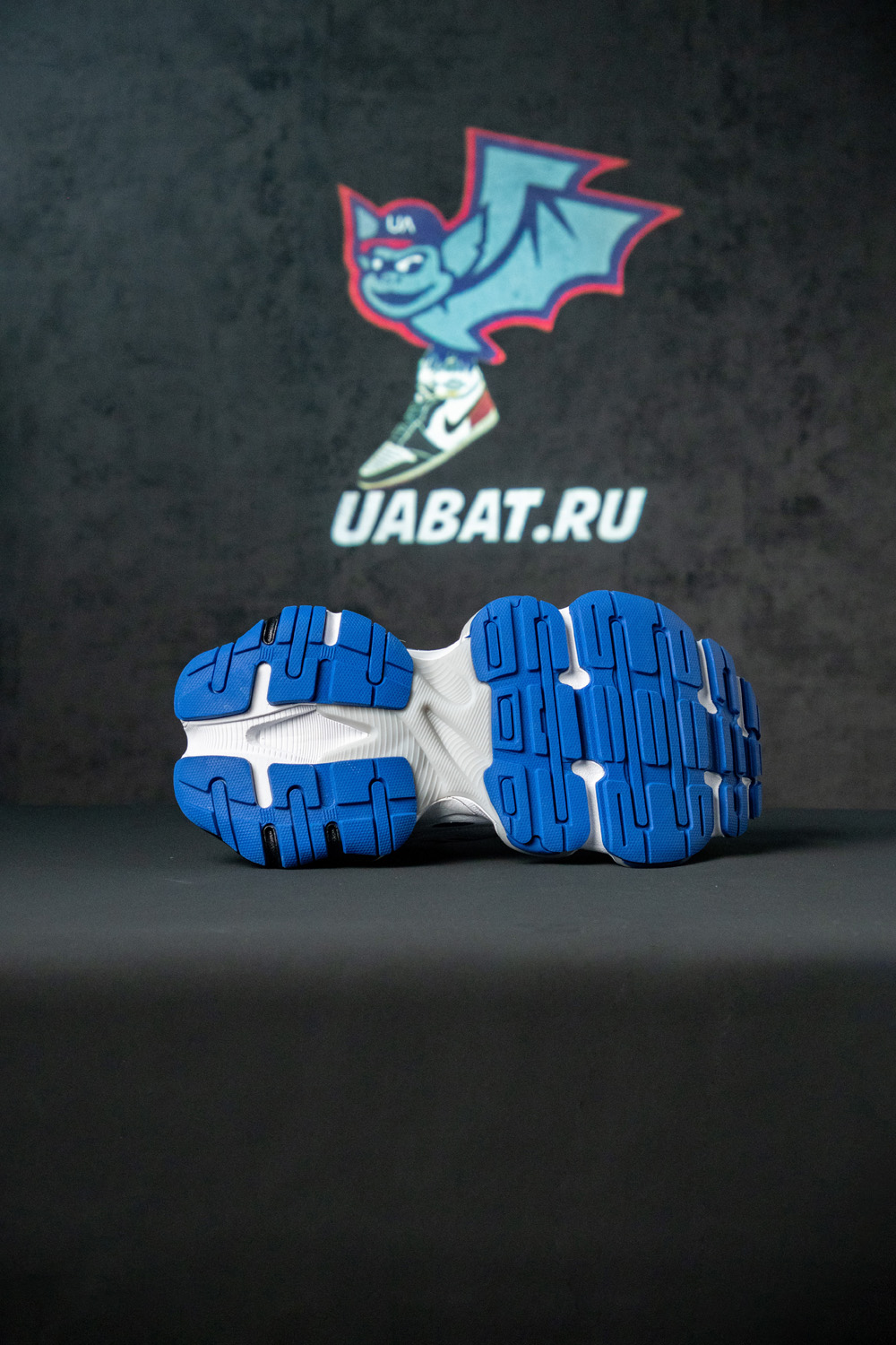 Ba*len*cia*ga cargo sneaker in grey, white and blue