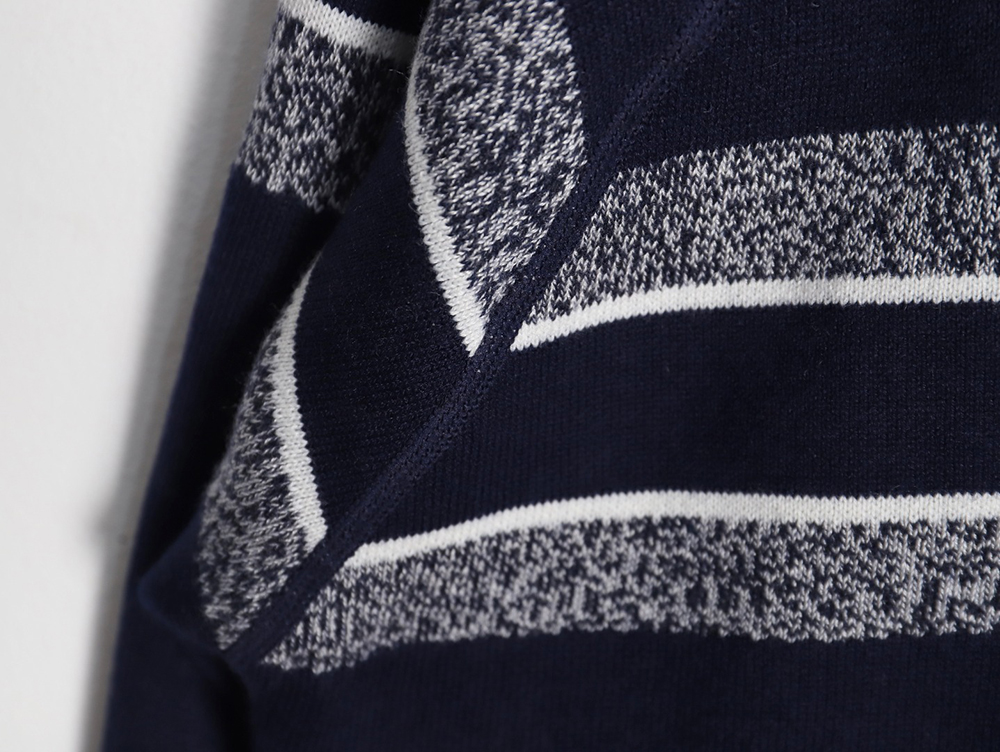 D*or 23fw oblique jacquard cashmere reversible crew neck sweater