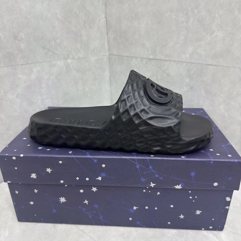 G*u*i men''s interlocking g slide sandal