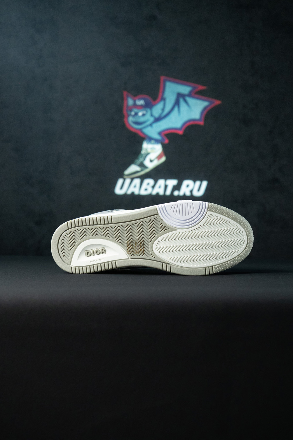 D*or b27 low-top sneaker gray