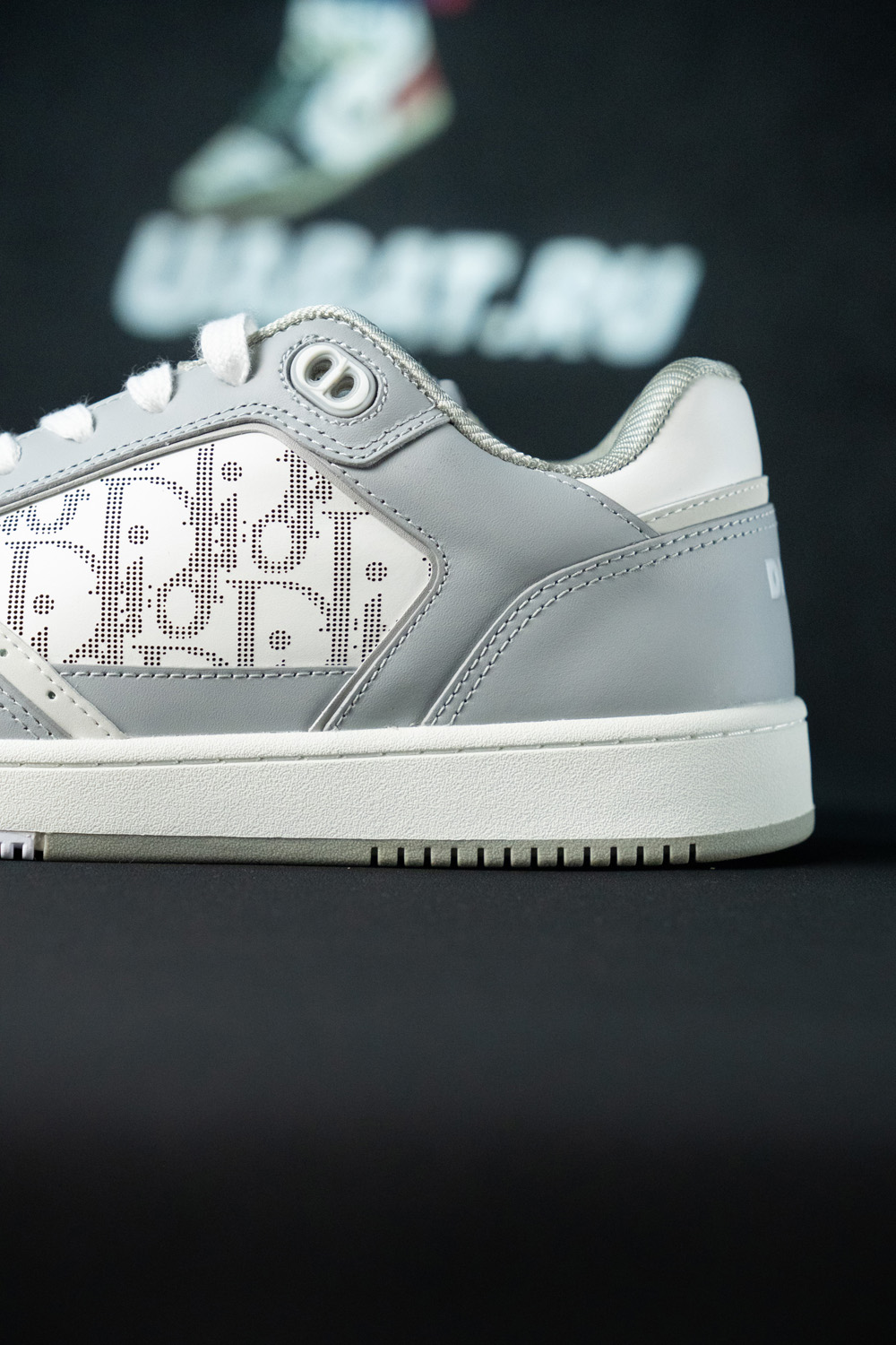 D*or b27 low-top sneaker gray