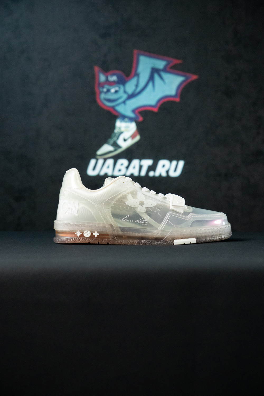 l0*is V*t0n trainer white transparent