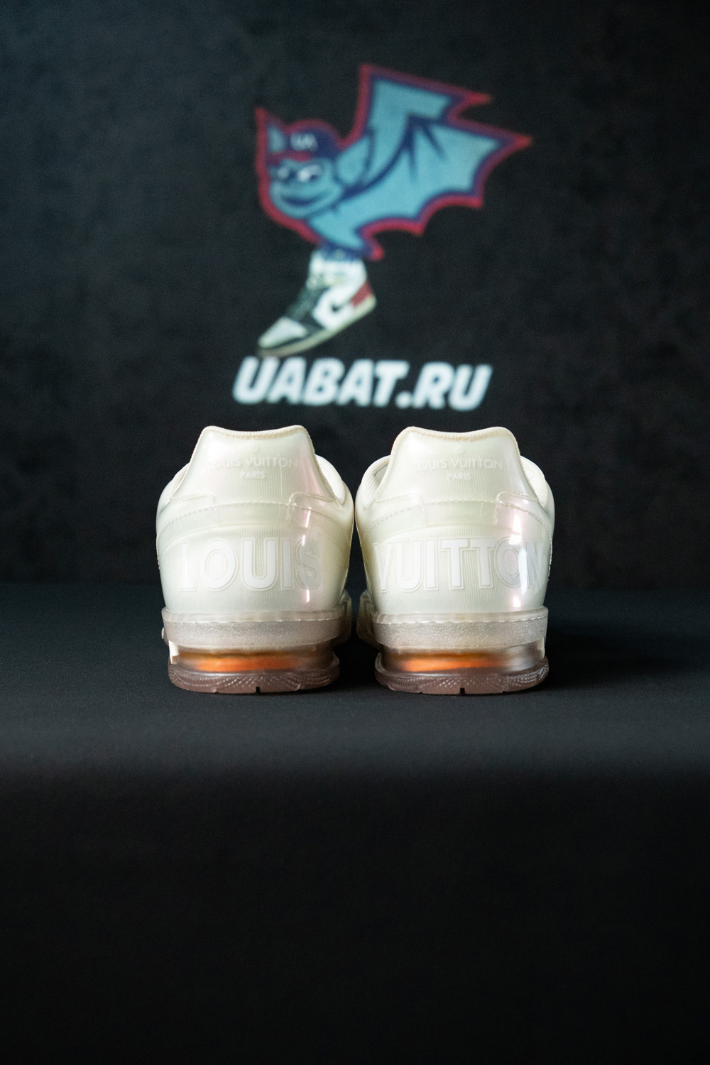 l0*is V*t0n trainer white transparent