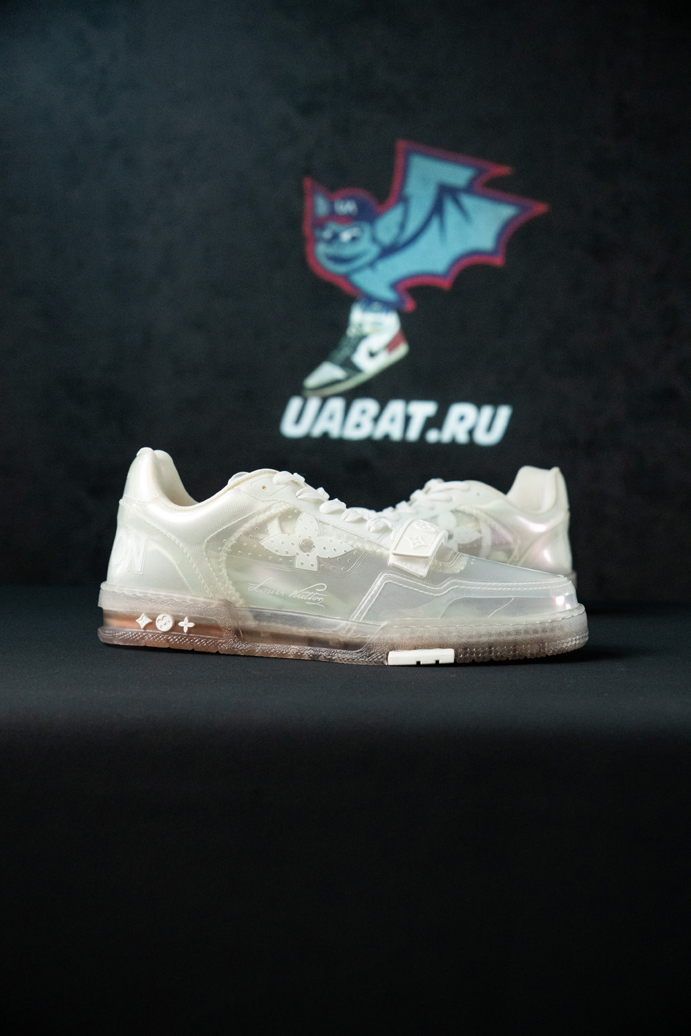 l0*is V*t0n trainer white transparent