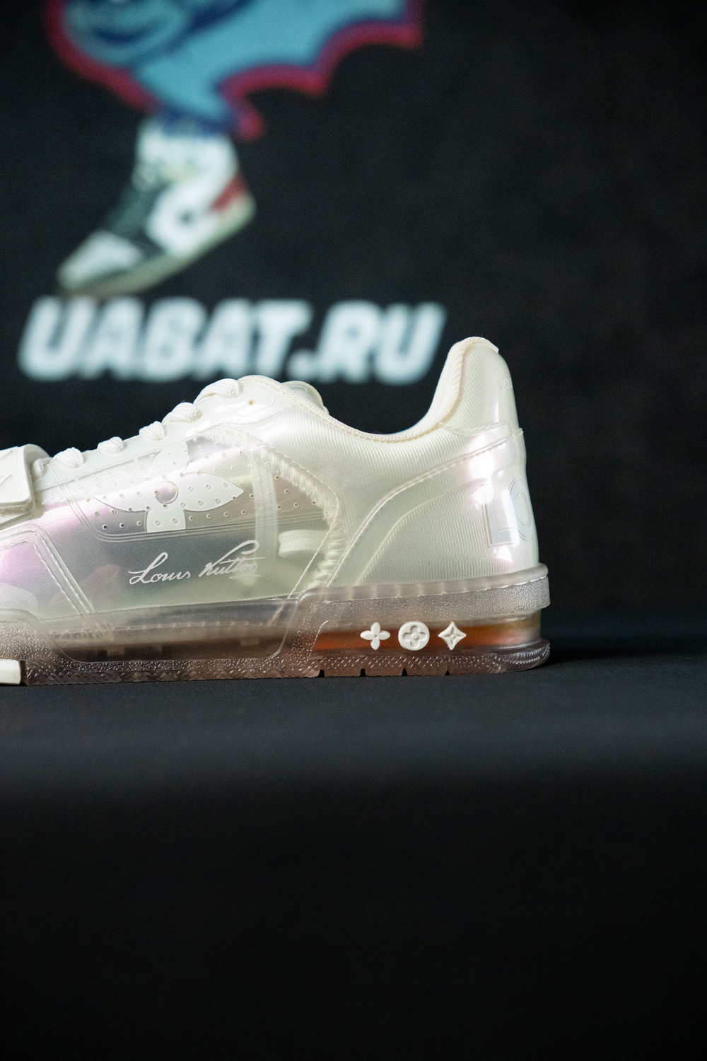 l0*is V*t0n trainer white transparent