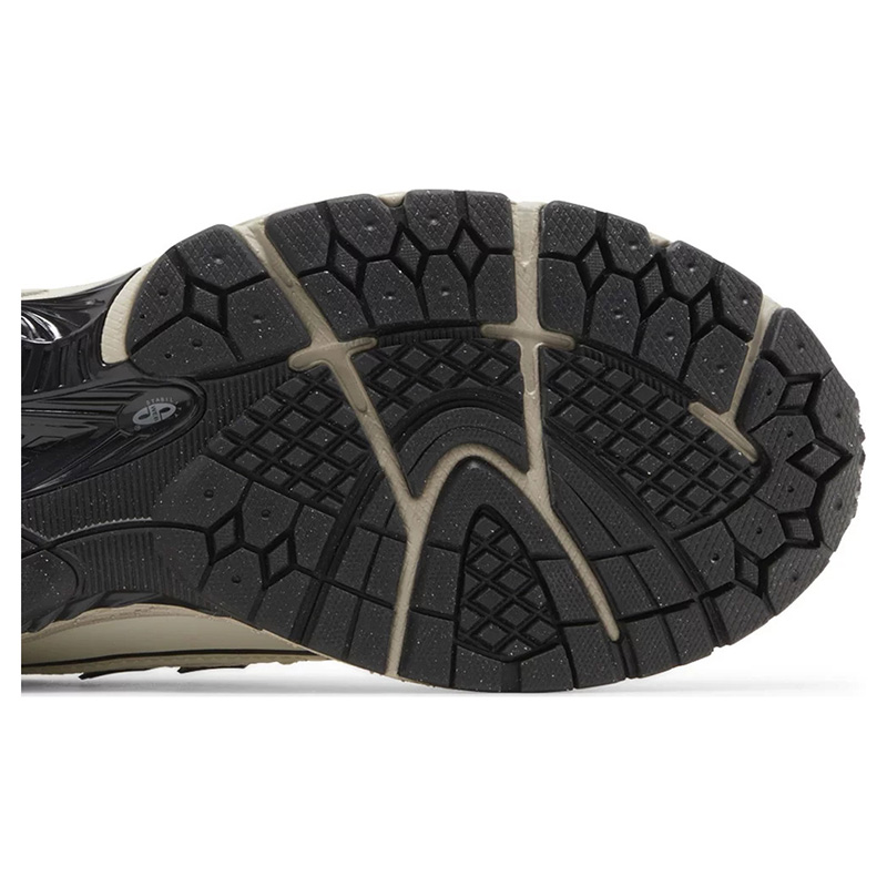 New Balance GANNI x 1906R 