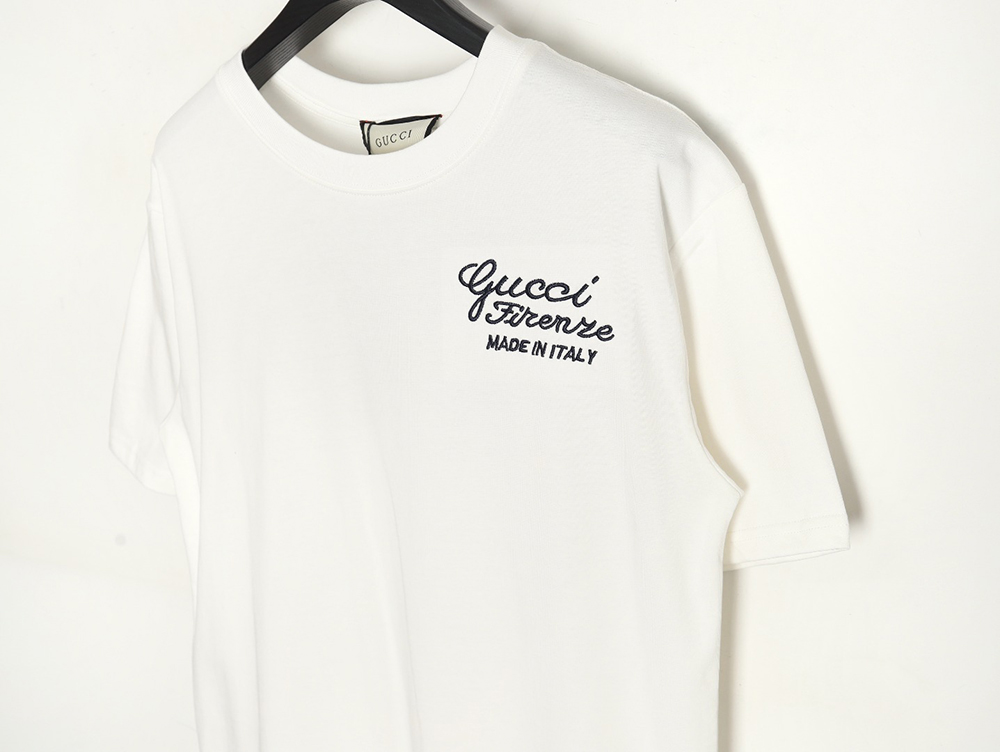 G*u*i signature embroidered lettering short sleeve