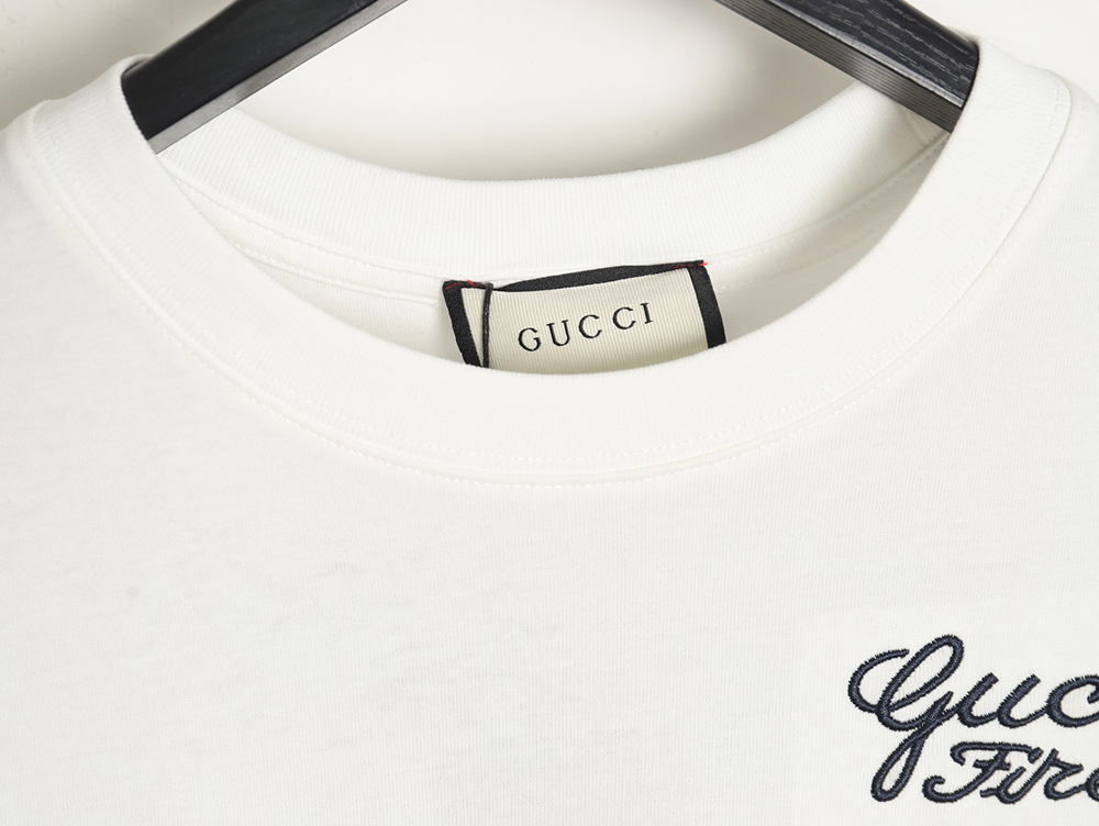 G*u*i signature embroidered lettering short sleeve