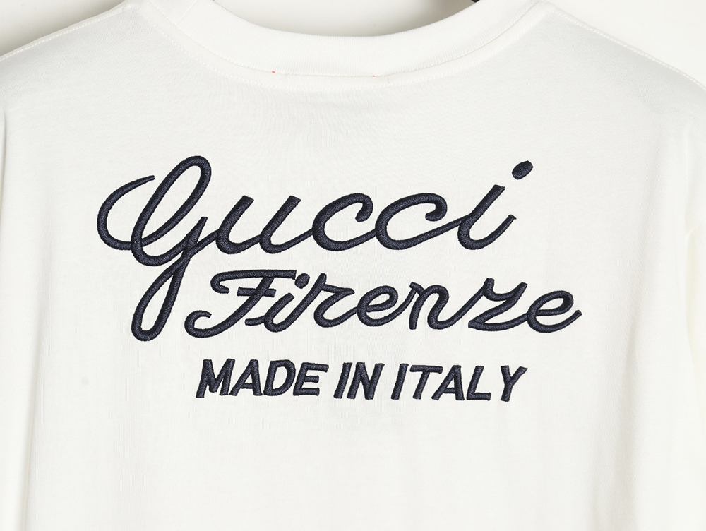 G*u*i signature embroidered lettering short sleeve