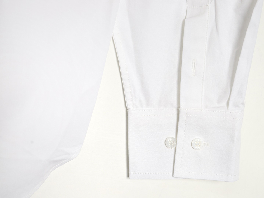 G*u*i embossed lettering long-sleeved shirt