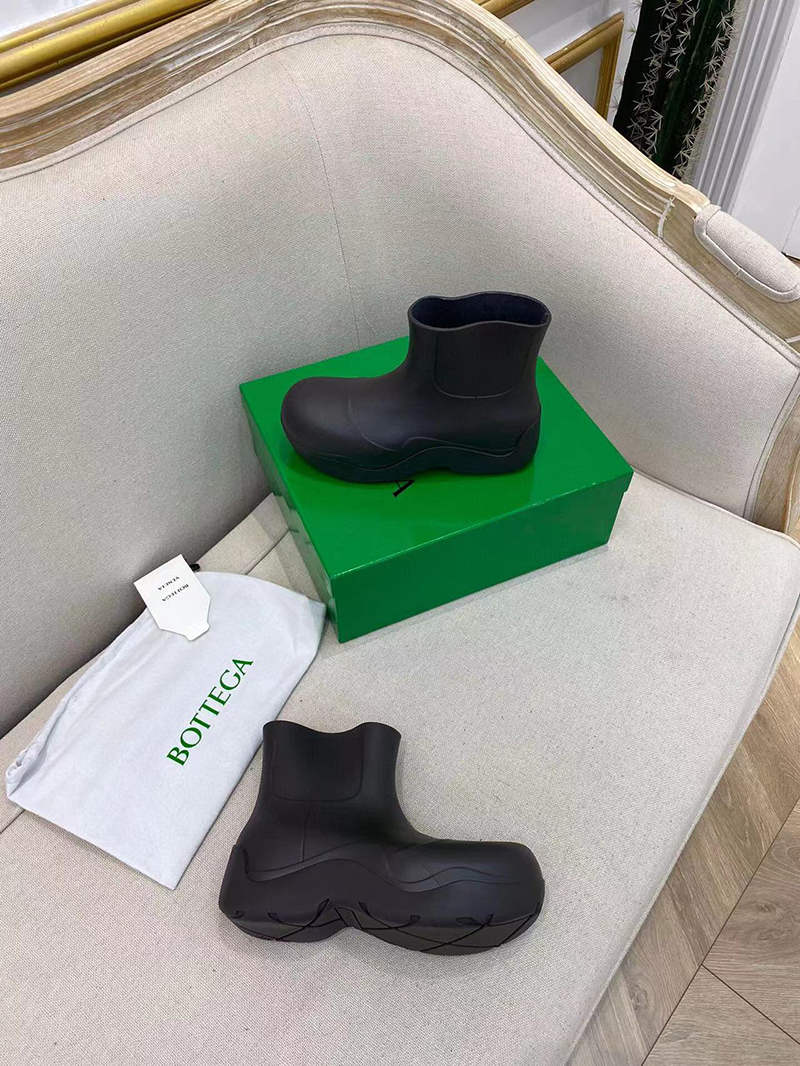 bo*te*ga Ve*ne*ta puddle ankle boot