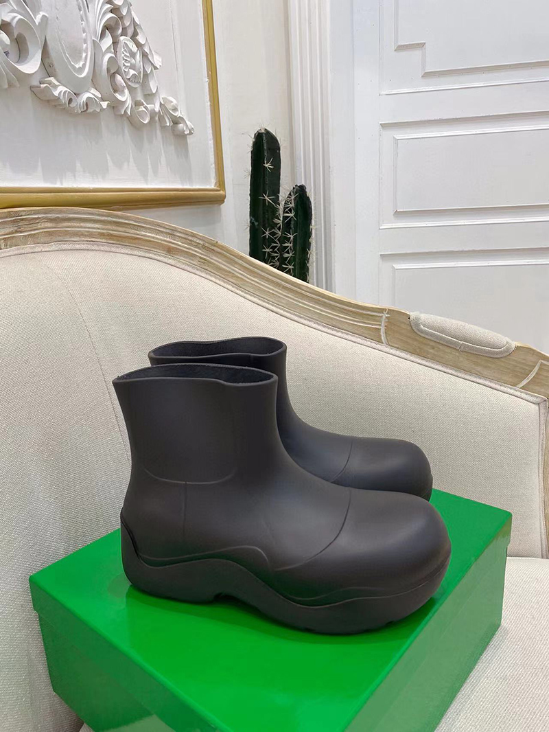 bo*te*ga Ve*ne*ta puddle ankle boot