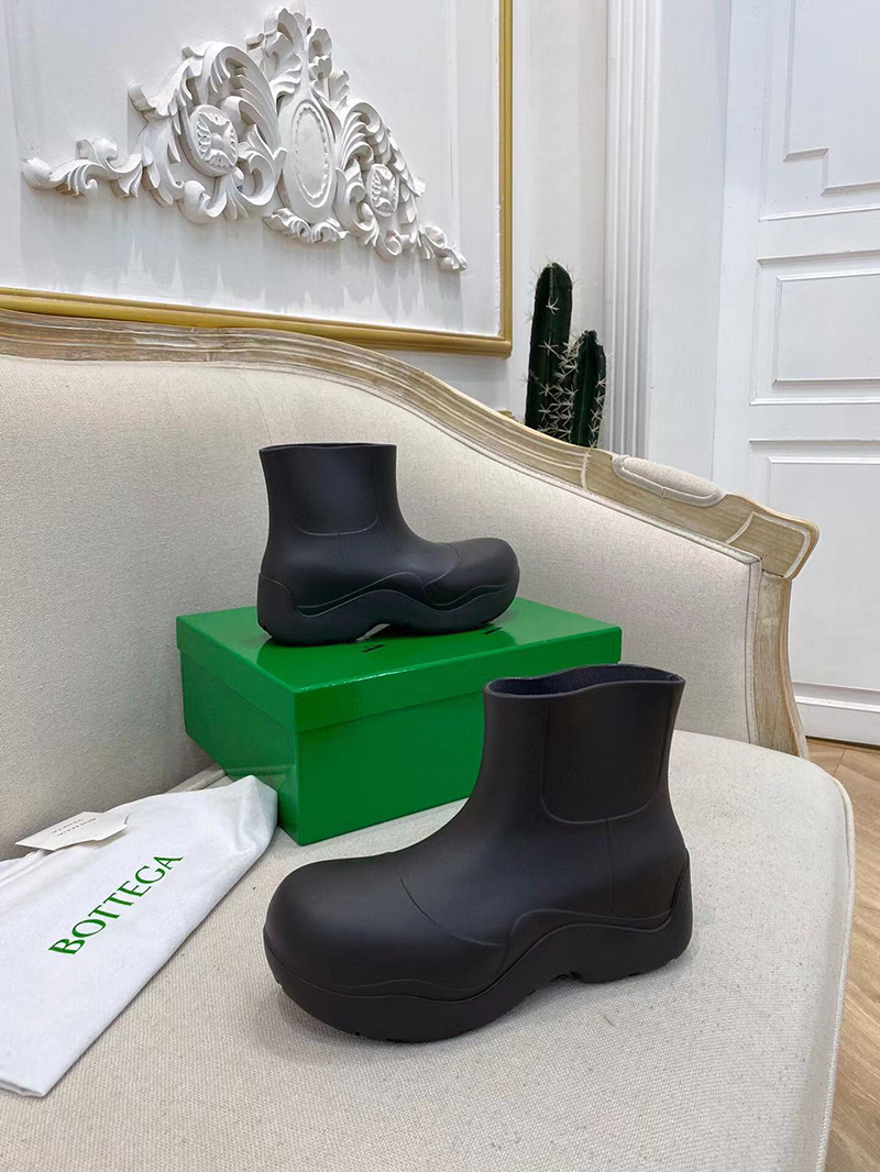 bo*te*ga Ve*ne*ta puddle ankle boot