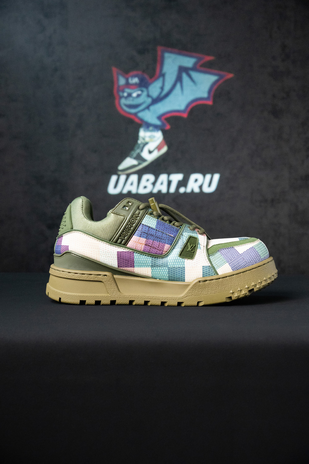 l0*is V*t0n trainer maxi 