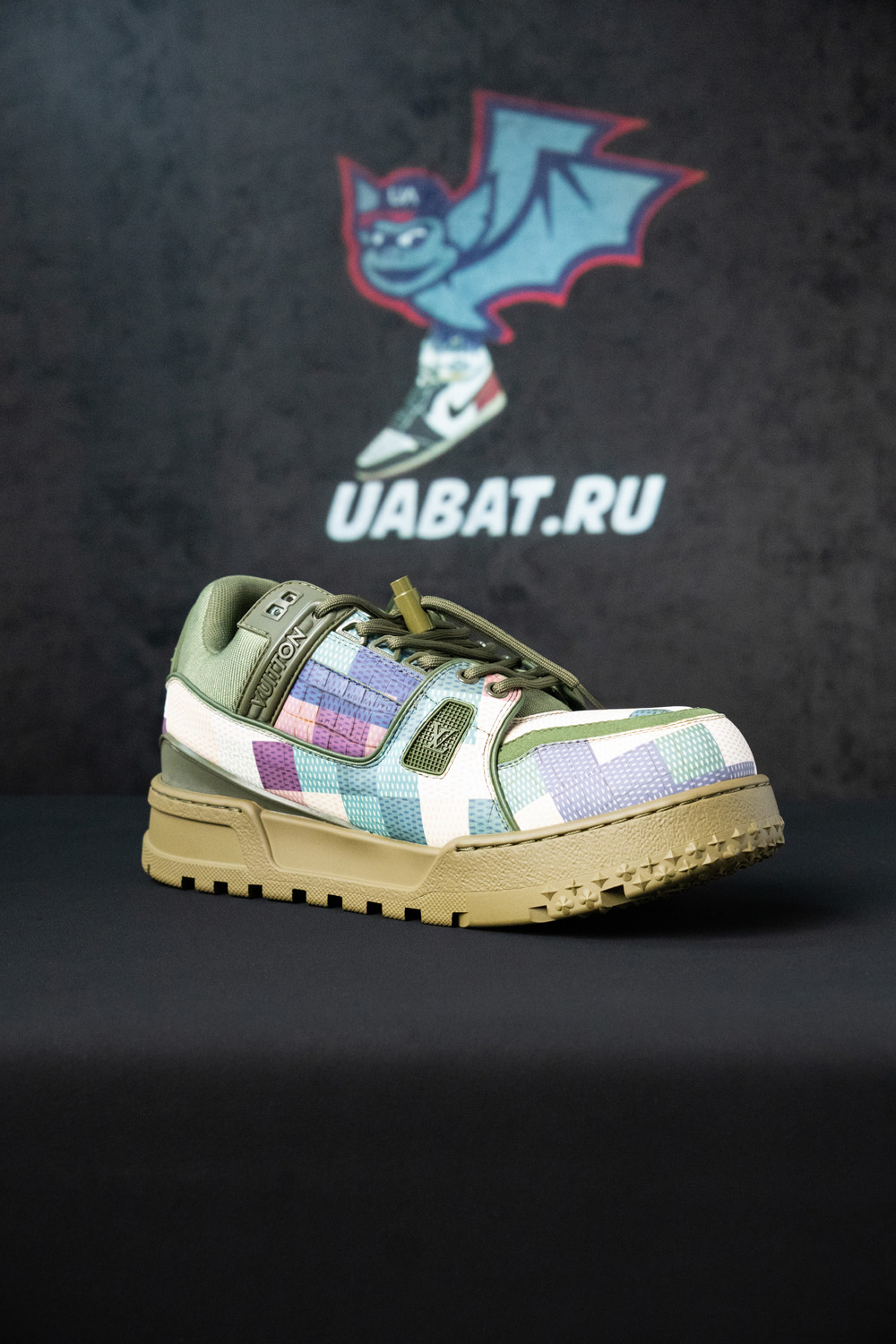 l0*is V*t0n trainer maxi 