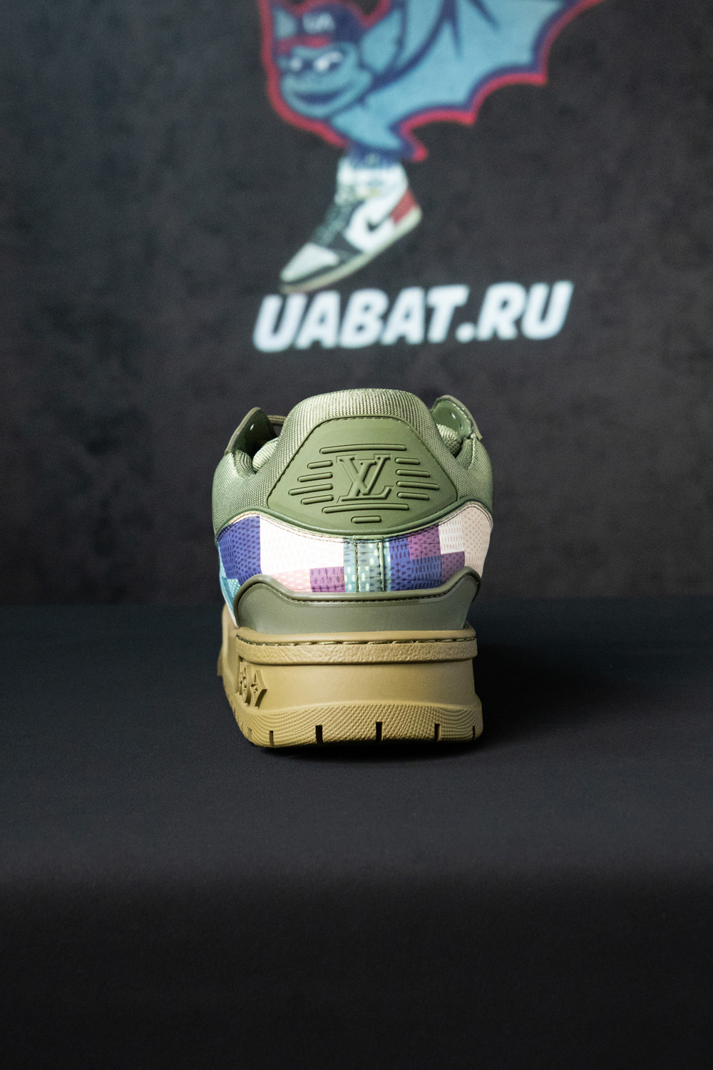 l0*is V*t0n trainer maxi 