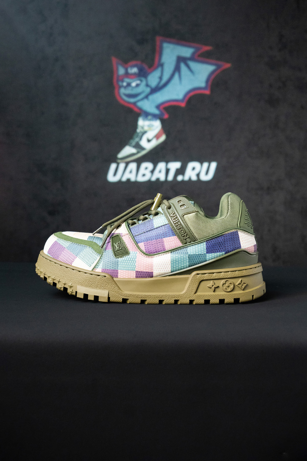 l0*is V*t0n trainer maxi 