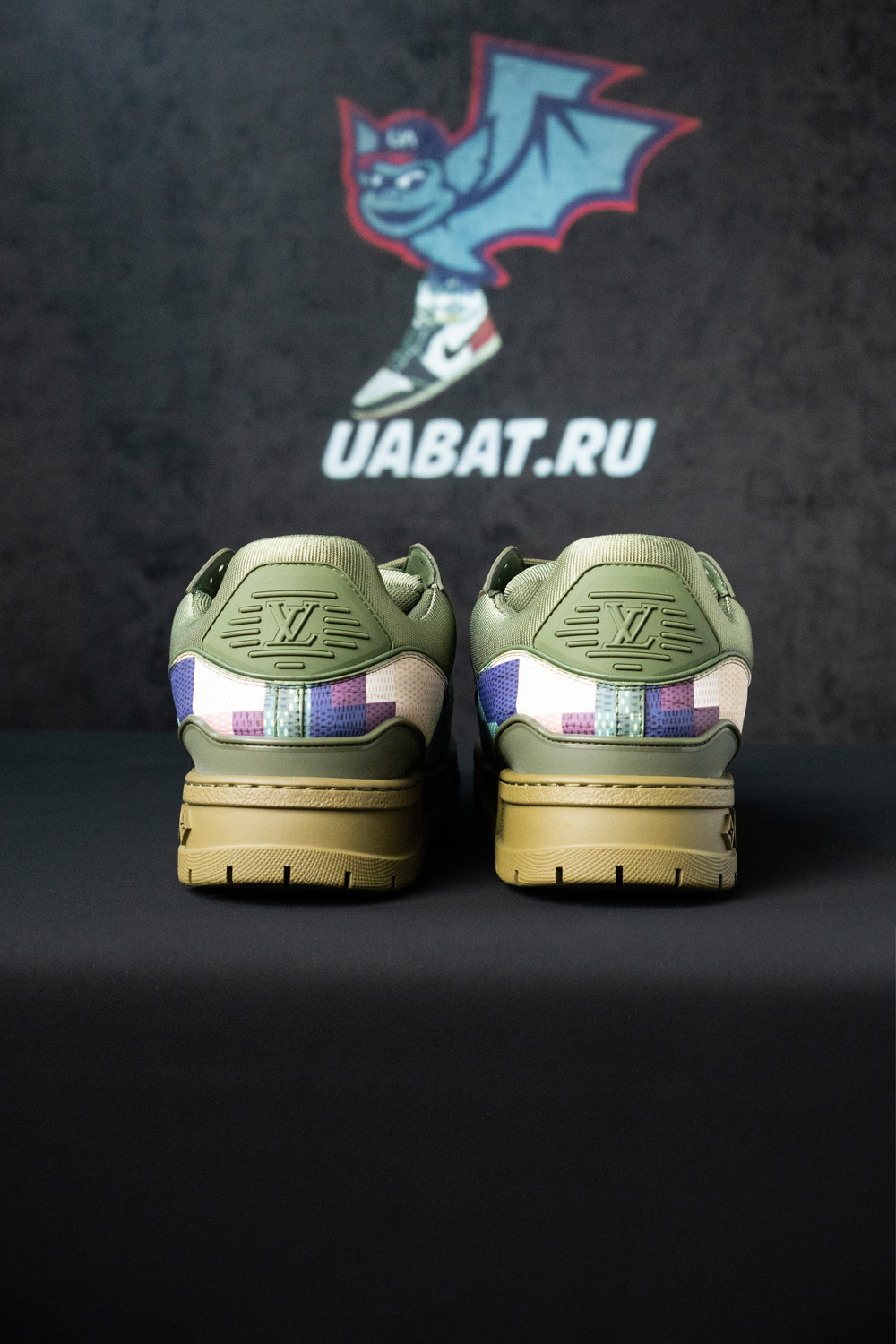 l0*is V*t0n trainer maxi 