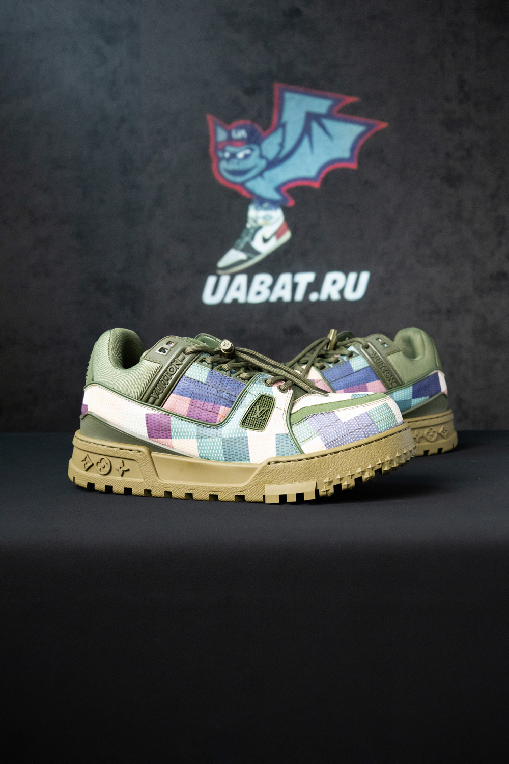 l0*is V*t0n trainer maxi 