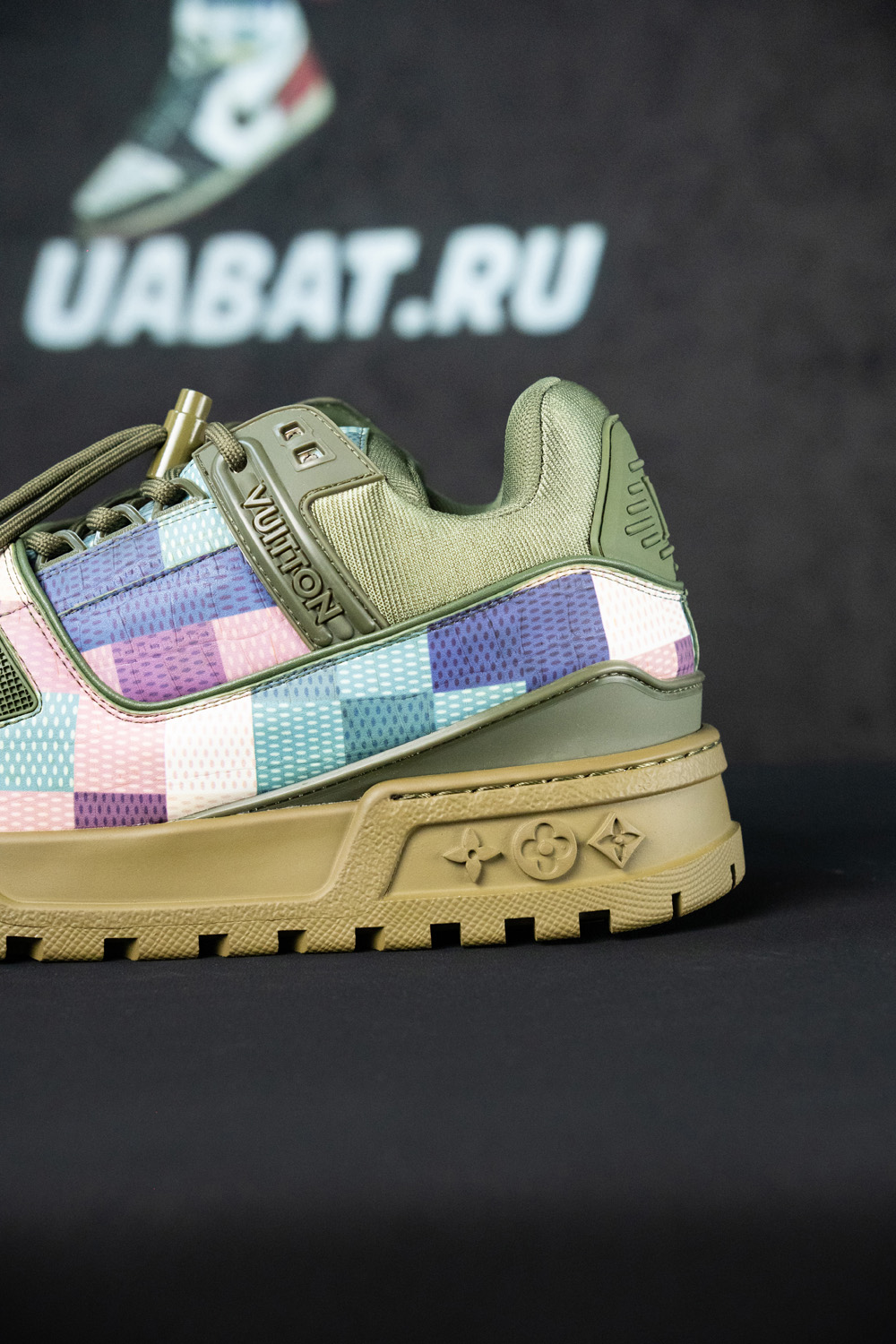 l0*is V*t0n trainer maxi 